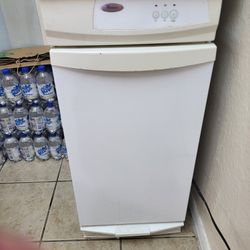 KITCHEN TRASH COMPACTED CONTAINER UNIT 