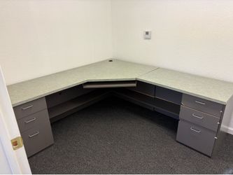 Large Corner Office Desk / Commercial Workstation