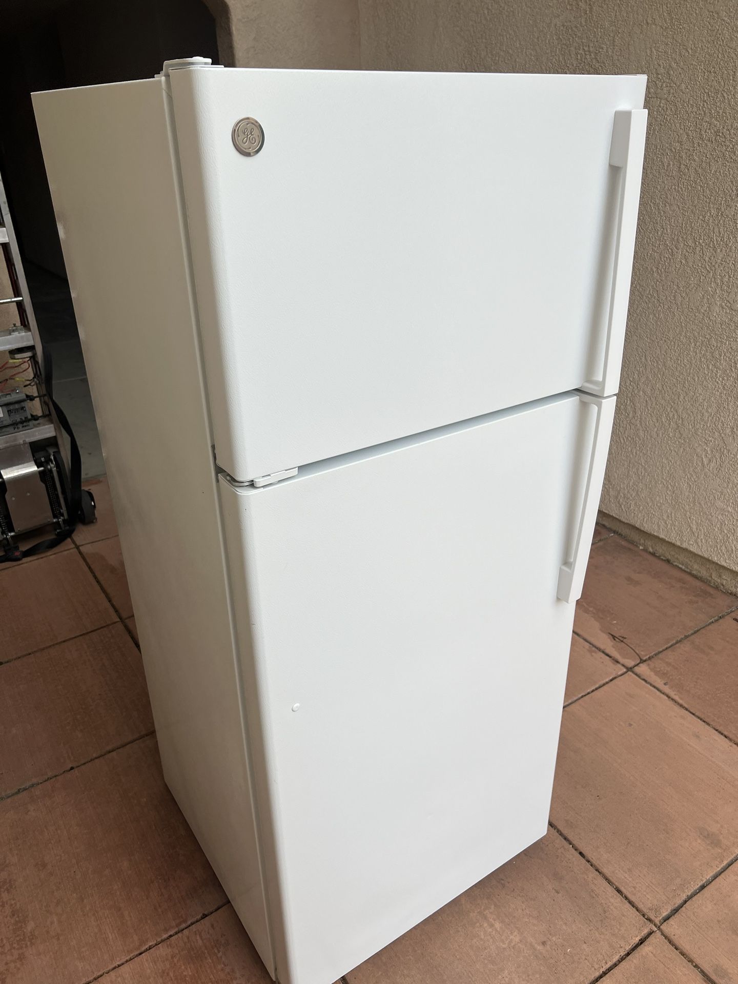 Fridge NEW (brand: GE)