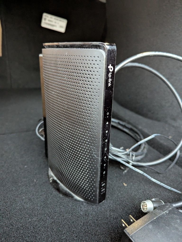 TP-Link TC-W7960 DOCSIS3.0 300Mbps Wireless WiFi Cable Modem Router with cable