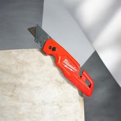 Milwaukee FASTBACK Folding Utility Knife – Heavy Duty Box Cutter