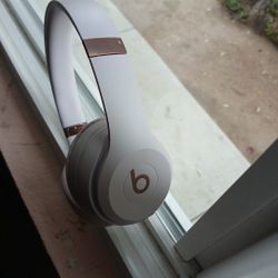 Beats Solo 4 Cloud Pink