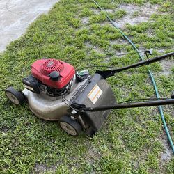 Honda lawnmower with mulch bag