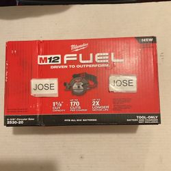 Brand New Milwaukee M12 Fuel Brushless 5-3/8” Circular Saw ( Tool Only )      130 Firm on Price     130 Firme en Precio 