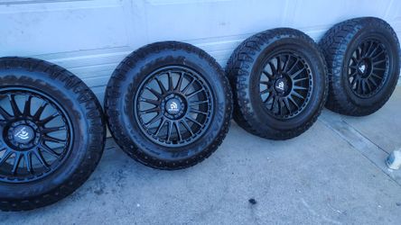 Set de rrines nuevos 1in 18 6 virlos llantas todo terreno Goodyear Wrangler LT 275/65/r/18 80% devid