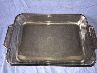 Glass baking dish