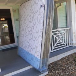 NEW QUEEN-SIZE PILLOW TOP MATTRESS AND BOX SPRING 🆕️