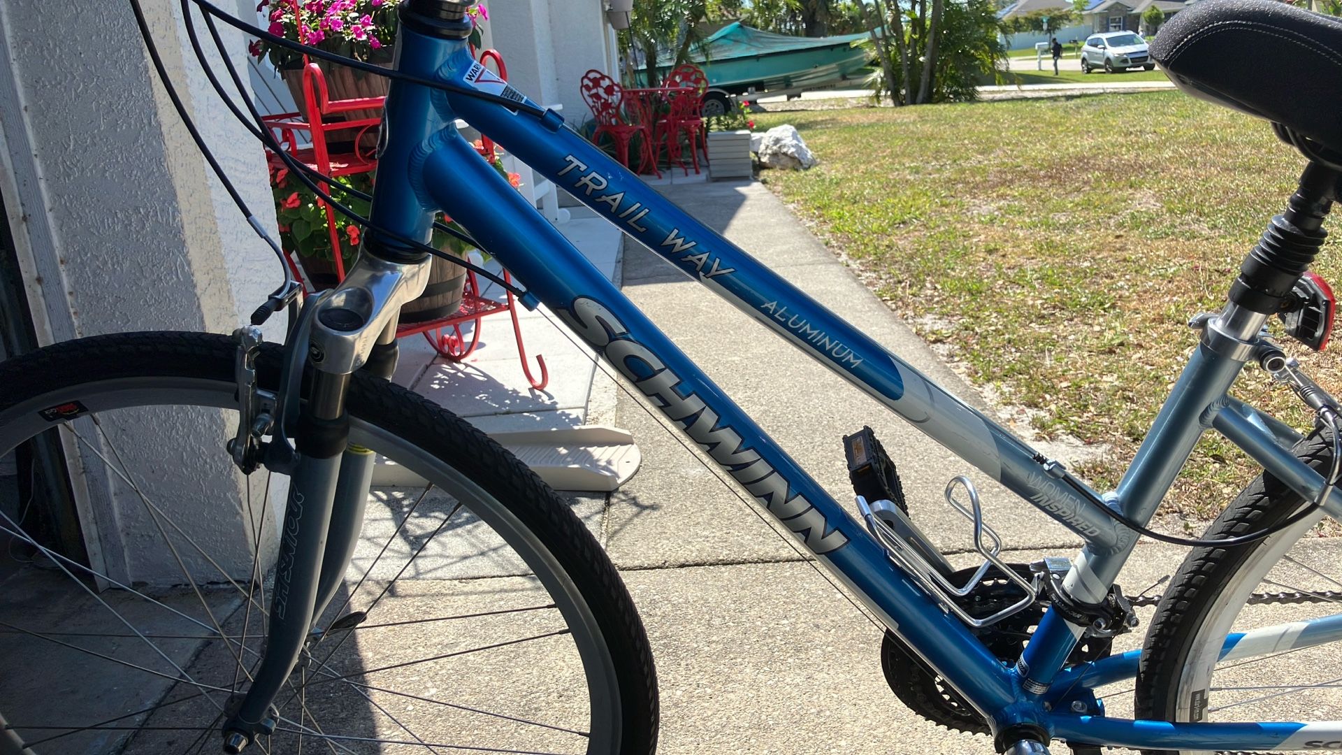 Schwinn Trailway Aluminum 700x38c Tires 21 Speed 