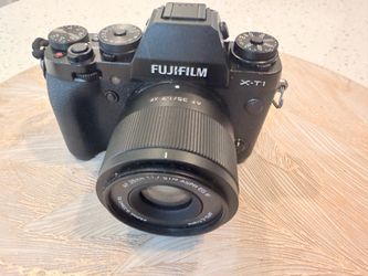 Fujifilm X-T1 16.3MP Mirrorless Digital Camera Body and lens