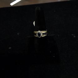 14k Yellow Gold Ring W/ Blue Stones