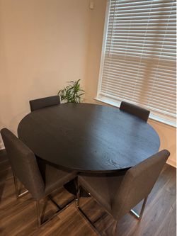 Astraea Cove Round dining table and 4 chairs