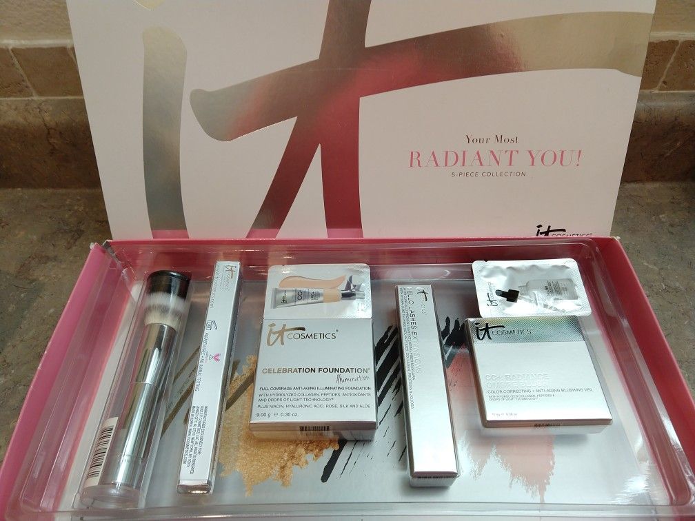 it cosmetics 5 piece collection Radiant You (new)