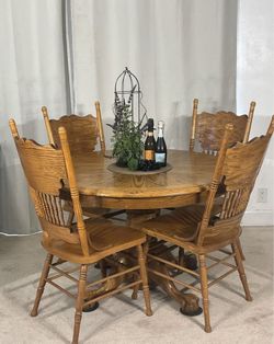 Oak Kitchen Dining Table & 4 Pressed Back Chairs