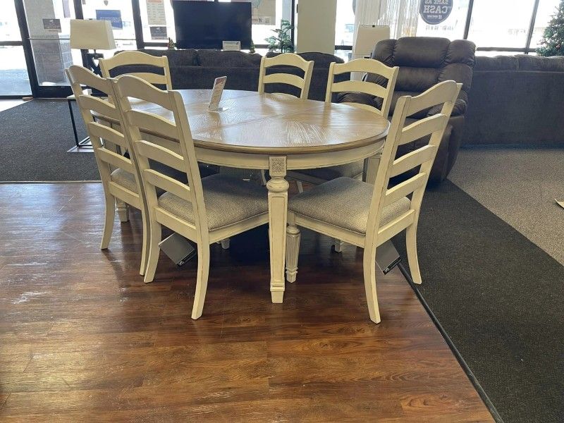 NEW 🦋$10 Down Payment Finance 🦋Realyn Dining Table and Chairs