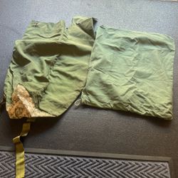 2 MILITARY BAGS