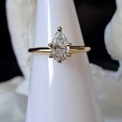 $5,900 Appraisal Natural .91 Carat Si1 Pear Diamond Solitaire Engagement Ring