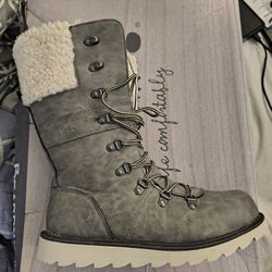 NIB BEARPAW ALASKA BOOTS SIZE 7