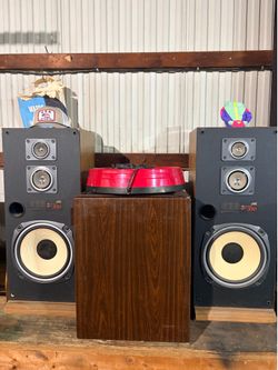 Massive vintage JVC  sp330 tower speakers