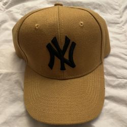 Men’s Yellow Yankee Hat (Never worn)