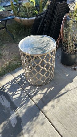 20” x 16” Table