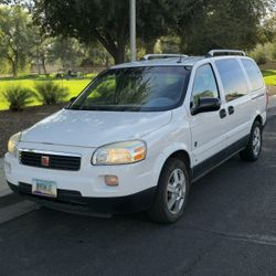 2006 Saturn Relay minivan in like-new condition