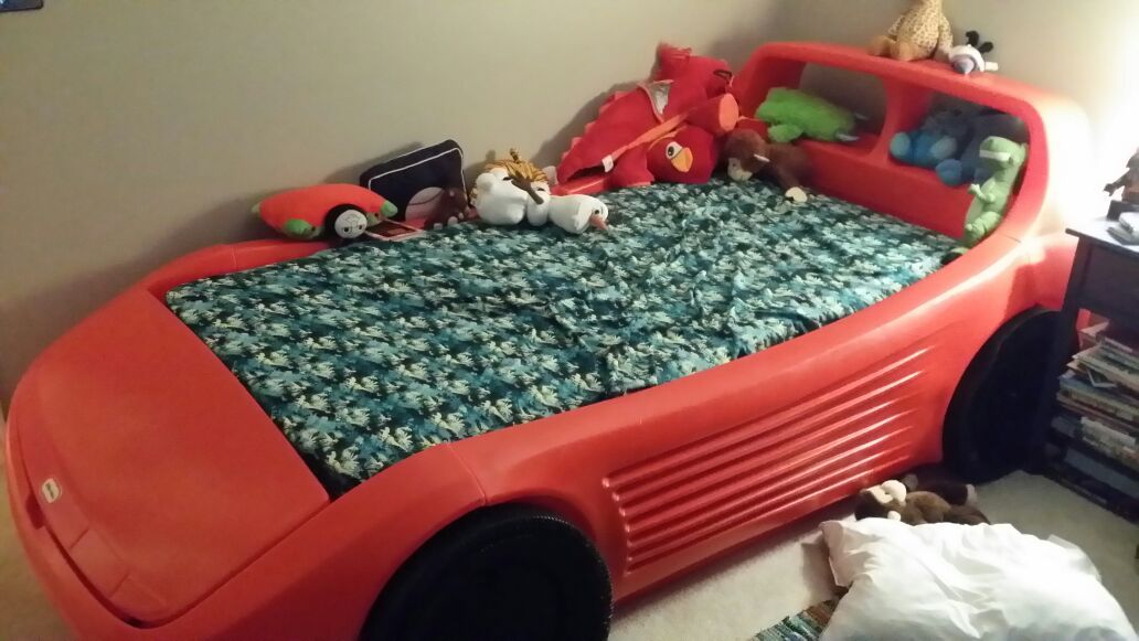 Little tikes race car bed w/ plywood and slats