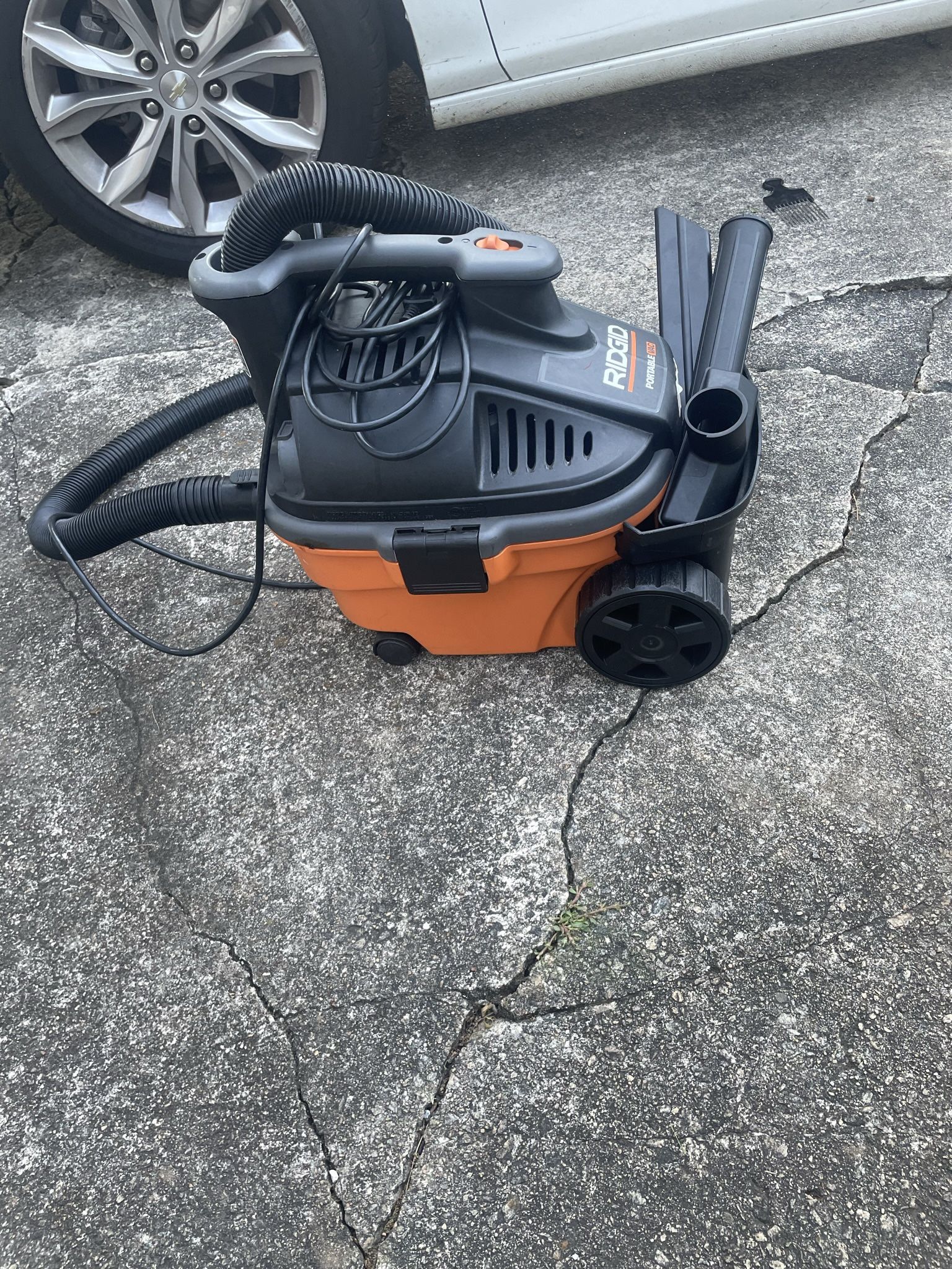 RIDGID 4 Gallon 5.0 Peak HP Portable Wet/Dry Shop Vacuum W/ 3 Attachments 