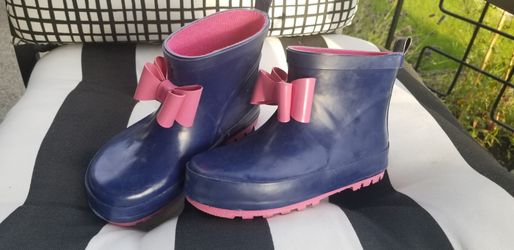 Kids 9/10 bow tie rainboots EUC