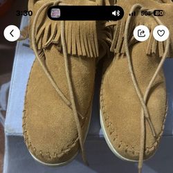 Minnetonka Light Brown Moccasin Size 8