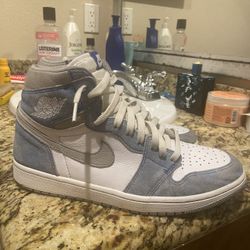 Jordan 1 Hyper Royals 