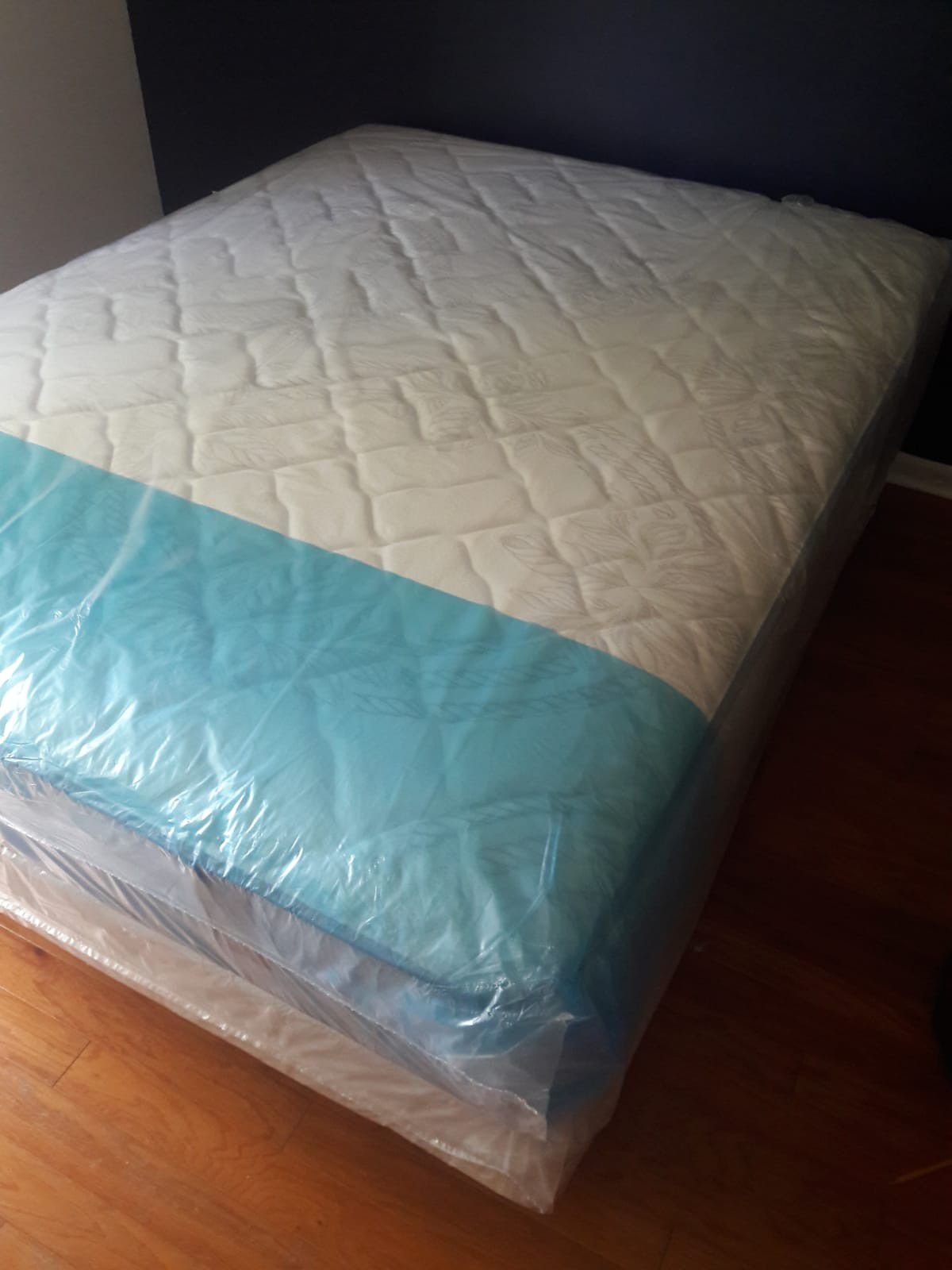NEW QUEEN MATTRESS AND BOX SPRING 18 INCHES FREE DELIVERY