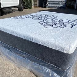 Queen Bamboo Hybrid Cool Gel Memory Foam Mattress!