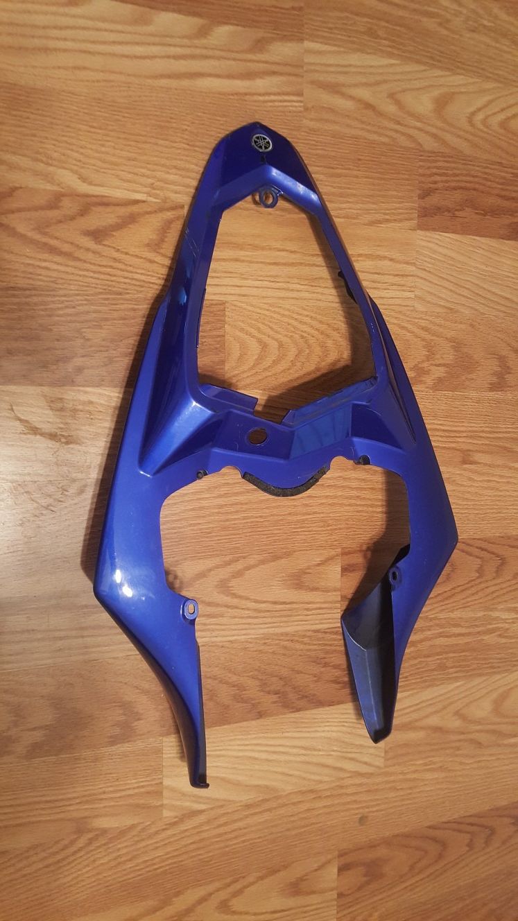 09-14 Yamaha r1 rear upper tail fairing oem