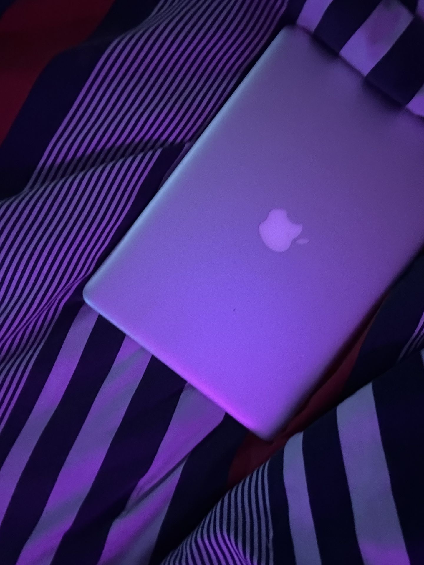 Apple MacBook