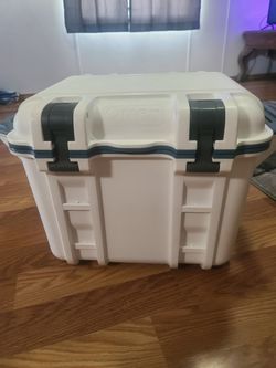 25qt. Otterbox Venture 25 Cooler