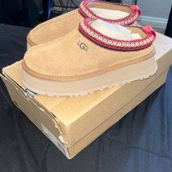 Uggs W Tazz Size 5 never used box 