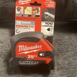 Milwaukee 25 Ft Tape Measure With 1000 