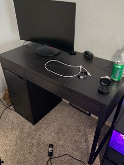 Small computer desk