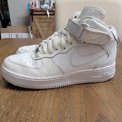 Nike Airforce 1 Mid Low. 