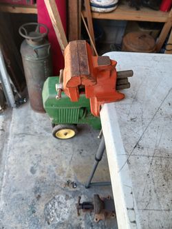 Bench Vise 