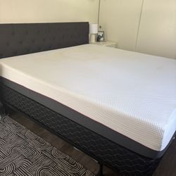 King Bed Set & Mattress- Excellent Condition!