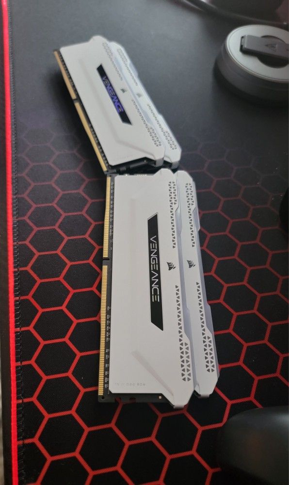 32 GB Corsair Veangeance DDR4 RAM. 3200 MHz