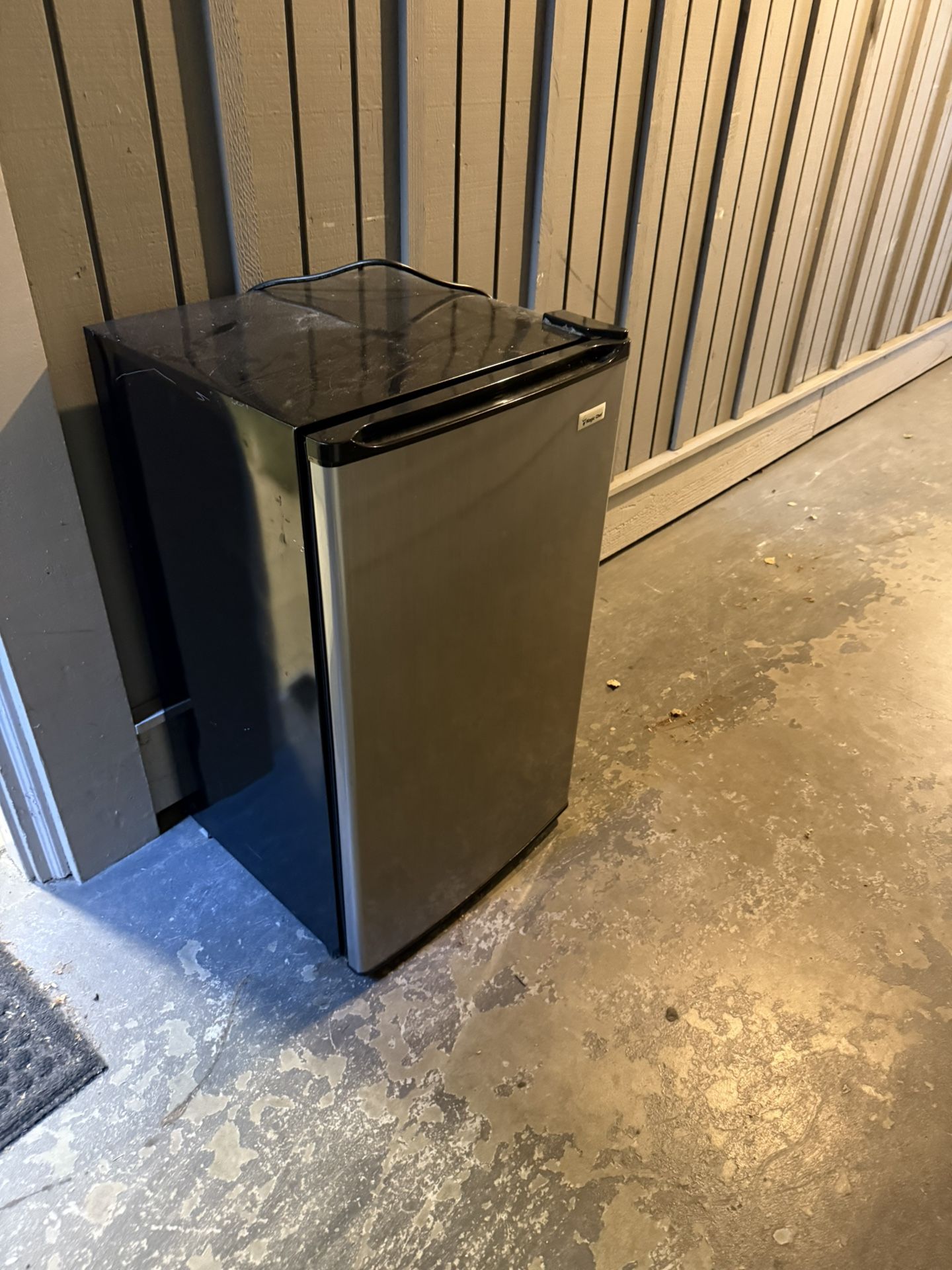 Mini fridge