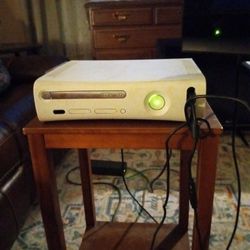  Xbox 360 With Multiple Games On Hard Drive/32gig Usb , Gaming Headset And Wired Controller Also Included 