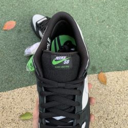 Nike SB Panda Pidgeon Size 10 (8 - 12)