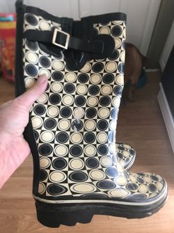 Rain boots 👢 size 7&1/2