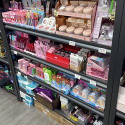 Make Up Starting At .99! - Maquillaje Empezando Desde .99!