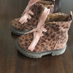 Cat&Jack Boots Size 5