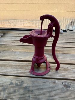 Vintage cast iron pitcher water pump