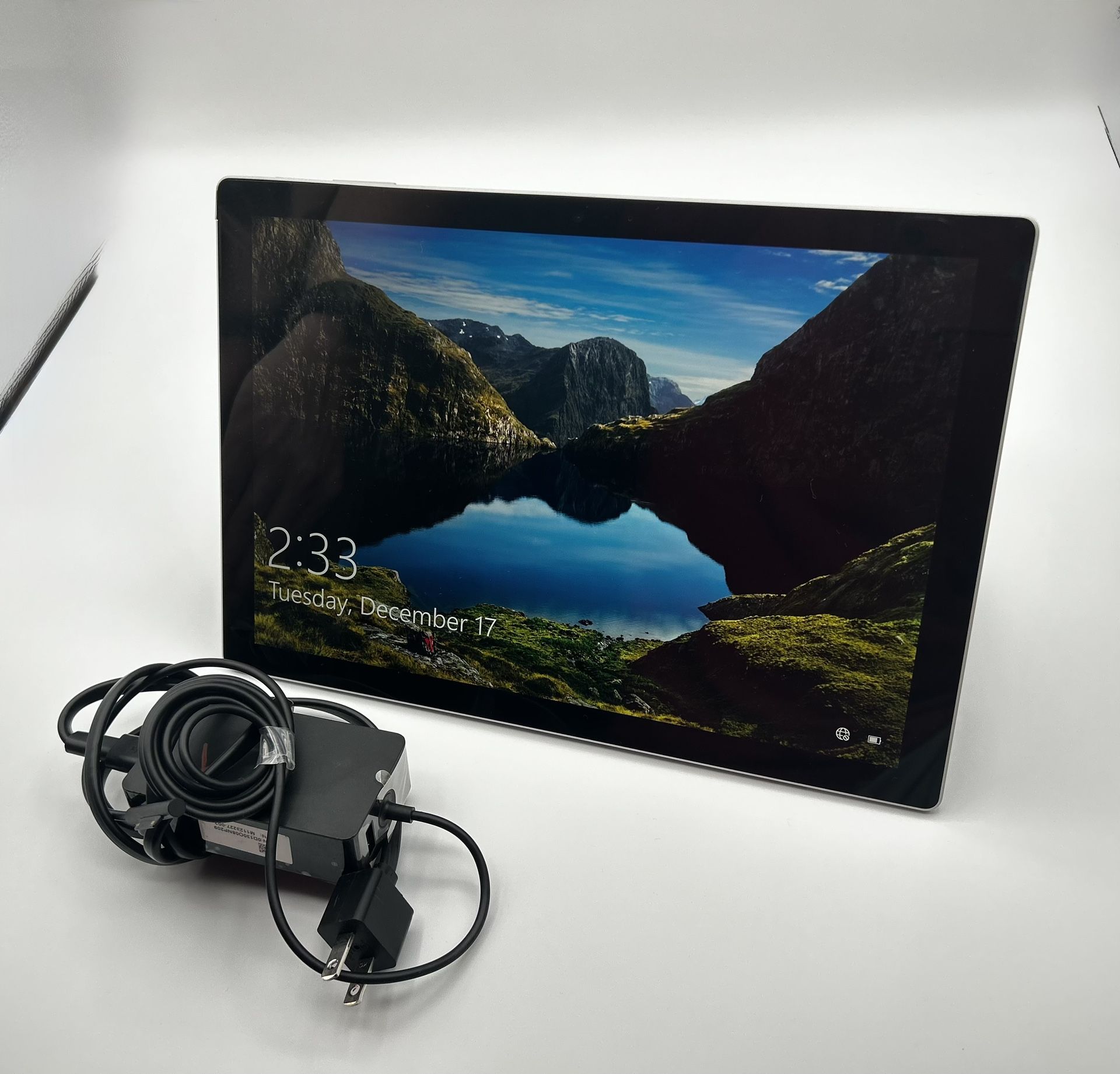 Microsoft Surface Pro 5 Tablet